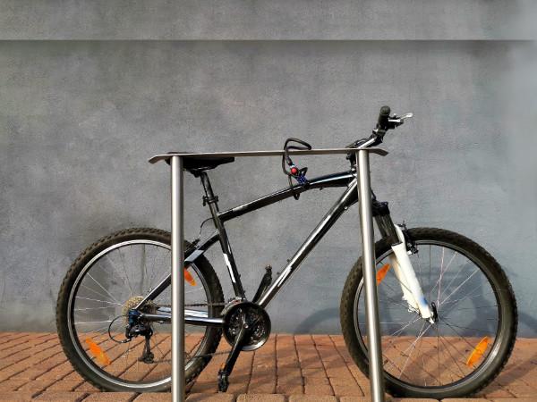 Fahrradbügel Anlehnbügel aus Edelstahl zum einbetonieren